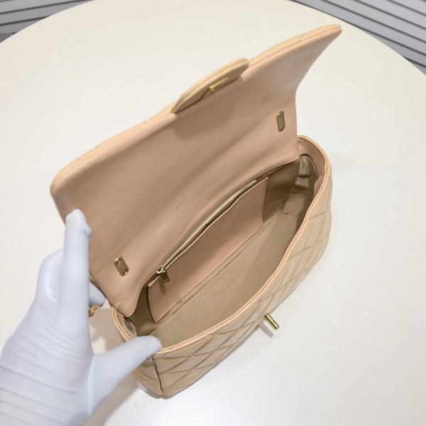 シャネルバッグ着用イメージ